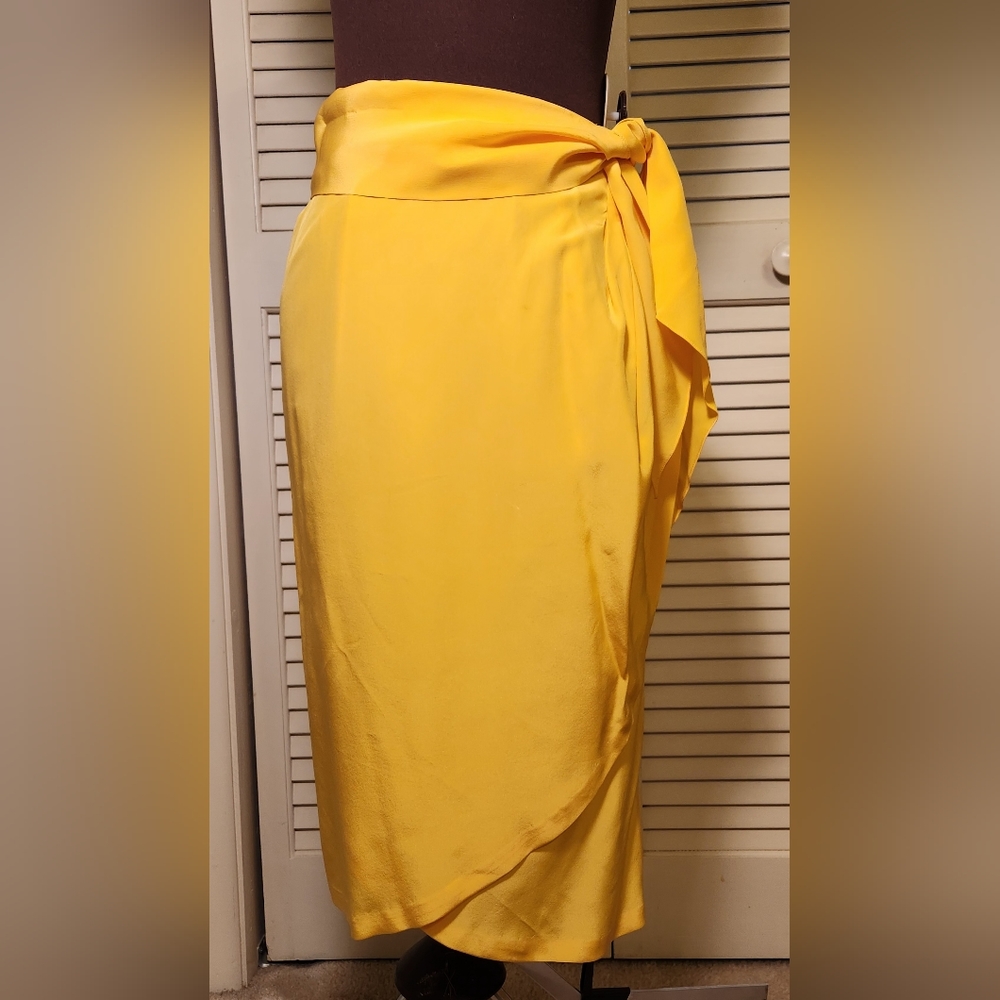 Liz Claiborne Silk Yellow Wrap Around Skirt sz 6 petite